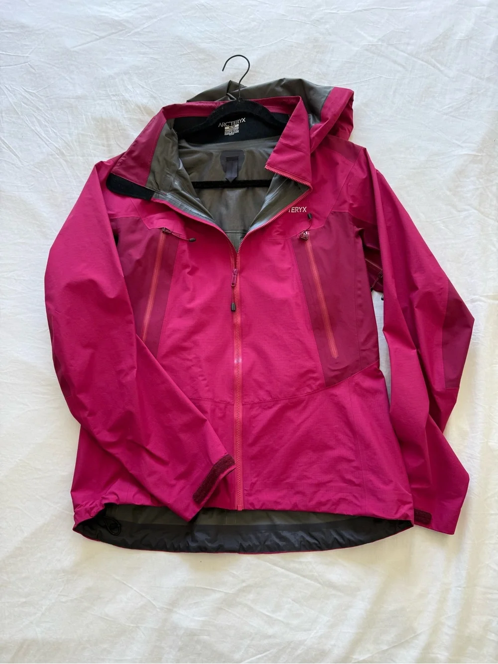 Arc'teryx Women's Magenta Waterproof Beta LT Jacket - Picture 1 of 8